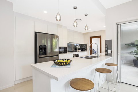 Park Avenue Luxe Townhouse Brand New Sleeps 9 - Accommodation in Bendigo 2