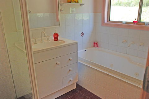 Peacehaven Country Cottages & Farmstay - Accommodation in Bendigo 1
