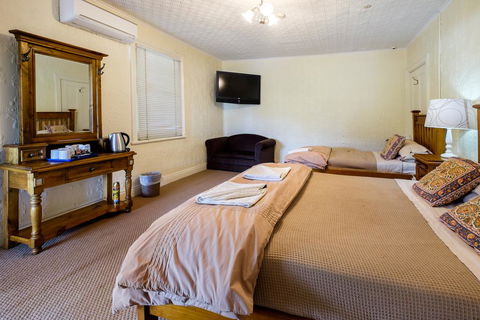 Peel Inn Nundle - Accommodation in Bendigo 2