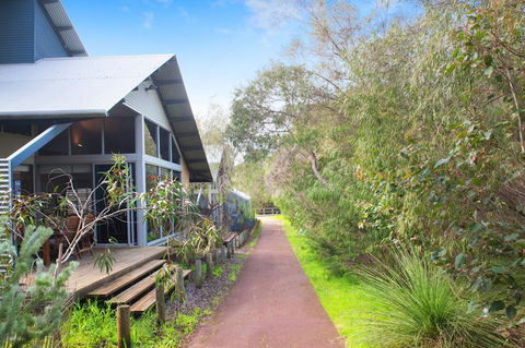 PEPPY TREE HOUSE - Accommodation in Bendigo 0