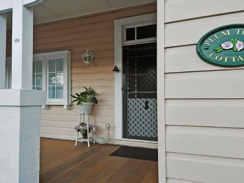 Plum Tree Cottage - Warm, Cosy & Walk To Town - Accommodation in Bendigo 1