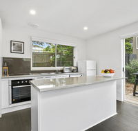 Point Roadknight Villa 3 - Accommodation in Bendigo
