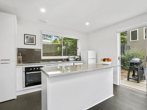 Point Roadknight Villa 3 - Accommodation in Bendigo 0