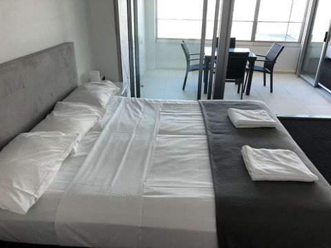 Q1 1 Bedroom Apartment On 30th Floor - Accommodation in Bendigo 3