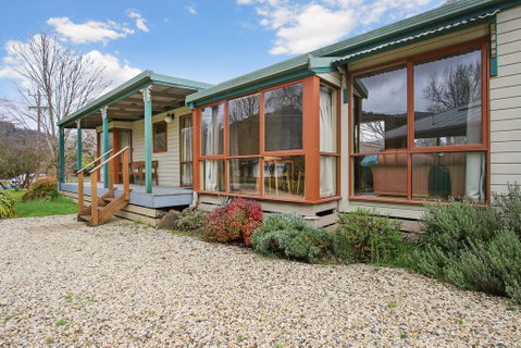 R & R In Bright - Short Walk To Town - Accommodation in Bendigo 0