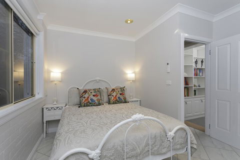 Rawson's Retreat - Five Bedroom Home - Walk CBD - Includes Breakfast - Accommodation in Bendigo 3