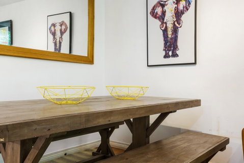 Retro Styled 3 Bedroom Apartment With Tree Views - Accommodation in Bendigo 3