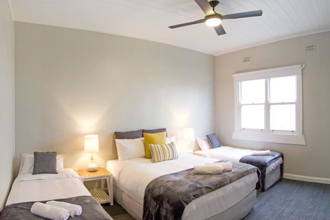 Robertson Public House And Kitchen - Accommodation in Bendigo 2