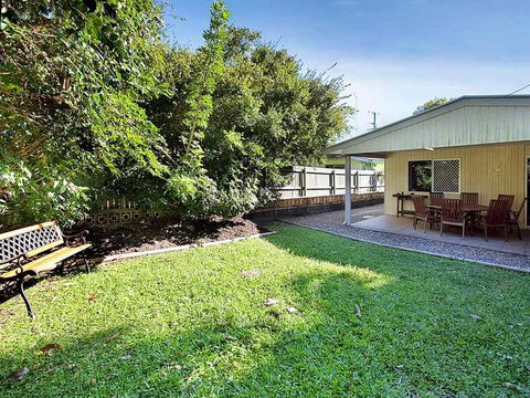 Roderick Street 52, Moffat Beach - Accommodation in Bendigo 0