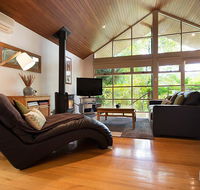 Romantic Treehouse Getaway - Accommodation in Bendigo