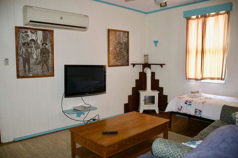 Samford Cottage - Accommodation in Bendigo 2