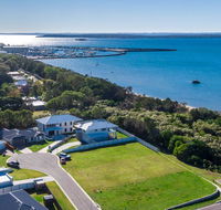 Sea breeze Esplanade Beachfront Close Marina Hervey Bay - Accommodation in Bendigo