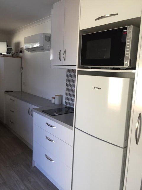 Self Contained Cabin - Accommodation in Bendigo 2