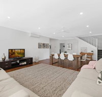 Shelly Beach Family Hideaway - Pool Beach Golf - Accommodation in Bendigo