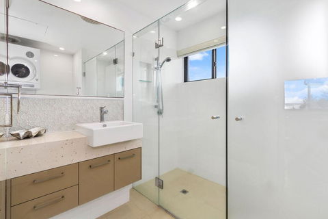 Shoreline Nine Penthouse With Ocean Views - Accommodation in Bendigo 2