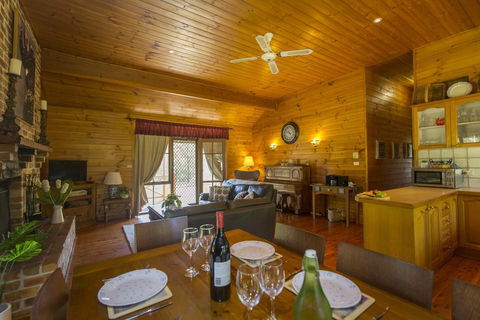Silky Oak Cottage - Accommodation in Bendigo 2