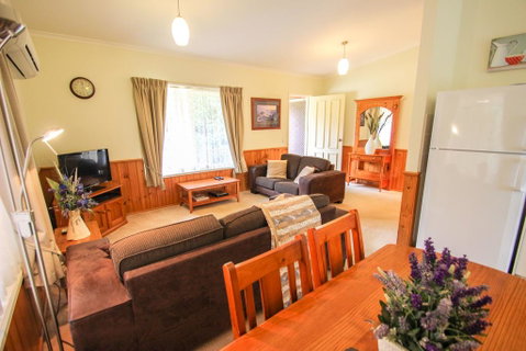 Silver Birches Holiday Unit 4 - Accommodation in Bendigo 0