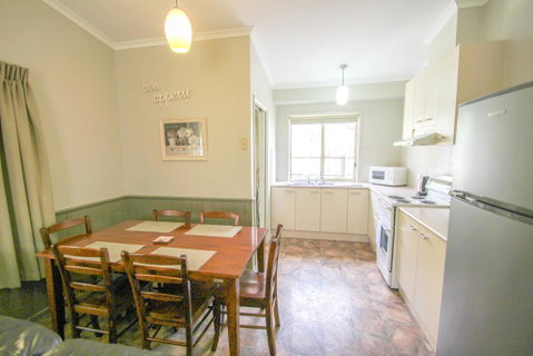 Silver Birches Holiday Unit 6 - Accommodation in Bendigo 3