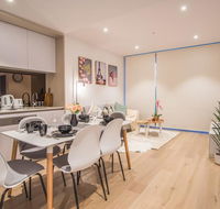Simple  Cozy APT Haymarket CBD balcony views - Accommodation in Bendigo