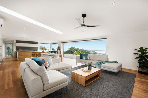 Skyluxe Luxury Retreat With Water Views And Deluxe Interior From Every Room - Accommodation in Bendigo 0