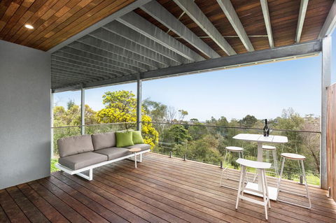 Skyluxe Luxury Retreat With Water Views And Deluxe Interior From Every Room - Accommodation in Bendigo 2