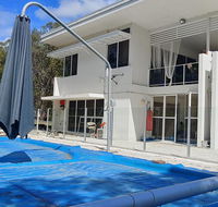 Spacious 2 bedroom unit private bath kitchen RV parking on 5 acres 10 min to Fraser Island barge - Accommodation in Bendigo