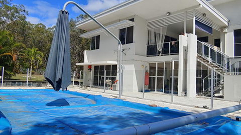 Spacious 2 Bedroom Unit, Private Bath, Kitchen, RV Parking On 5 Acres, 10 Min To Fraser Island Barge - Accommodation in Bendigo 0