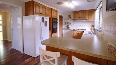 Spacious And Cozy Home Next To Glen Waverley - Accommodation in Bendigo 3