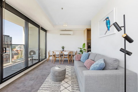 Spacious And Sunny Modern Apartment With City View - Accommodation in Bendigo 1