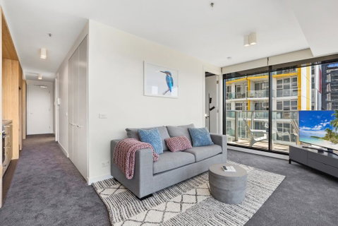 Spacious And Sunny Modern Apartment With City View - Accommodation in Bendigo 2