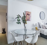 Spacious Apt V Stylish Furniture Pool GYM - Accommodation in Bendigo