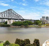 Spacious Executive 3 Bedroom - Brisbane CBD - Views - Pool - WIFI - Free parking - Accommodation in Bendigo