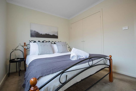 Spacious Lovely 5Beds Home@Point Cook - Accommodation in Bendigo 2