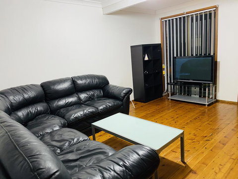 Spacious Townhouse In Wollongong - Accommodation in Bendigo 1