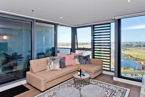 Spectacular Private Balcony Views With Pool - Accommodation in Bendigo 0