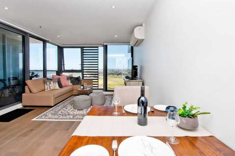Spectacular Private Balcony Views With Pool - Accommodation in Bendigo 3