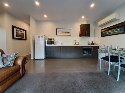 Spring Beach Garden Retreat - Accommodation in Bendigo 2