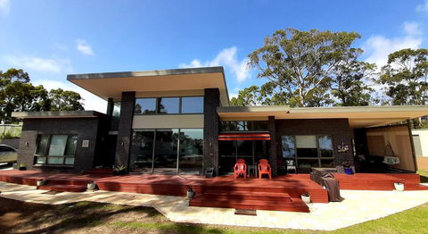 Spring Beach Garden Retreat - Accommodation in Bendigo 0