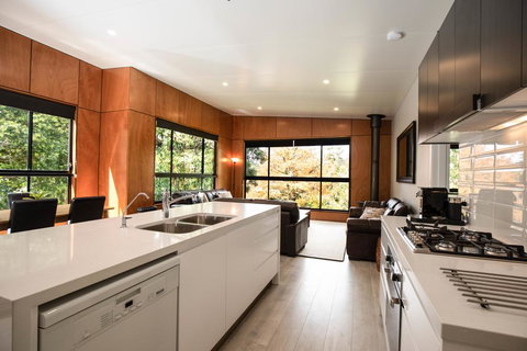 Springbrook25 Upper Apartment - Accommodation in Bendigo 2