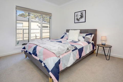 Staughton Sounds - Accommodation in Bendigo 1
