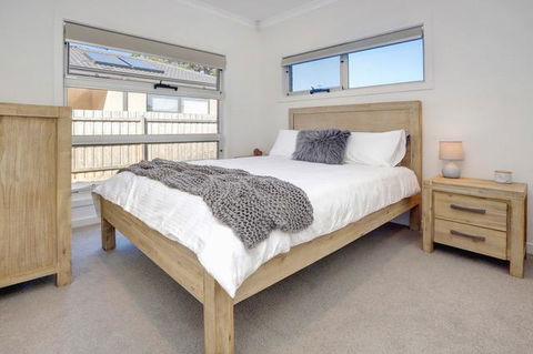 Staughton Sounds - Accommodation in Bendigo 2