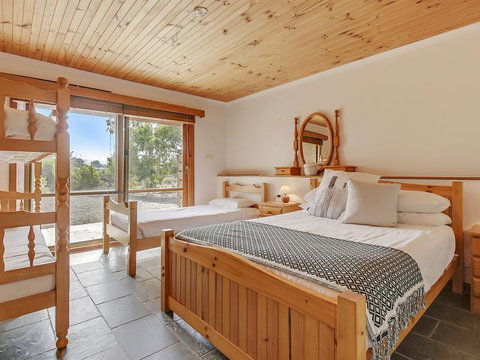 Steeles Island Retreat - Accommodation in Bendigo 2