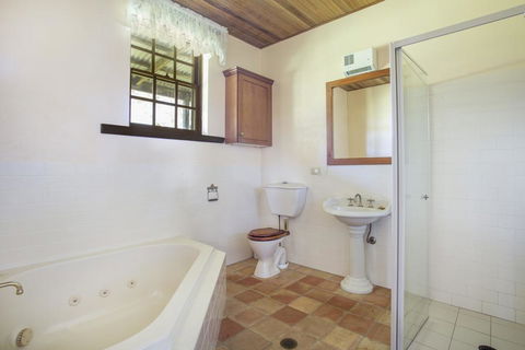 Stone Cottage - Accommodation in Bendigo 1