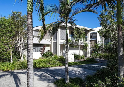 Stunning Beachside Home Minutes From Coolum Beach - Accommodation in Bendigo 1