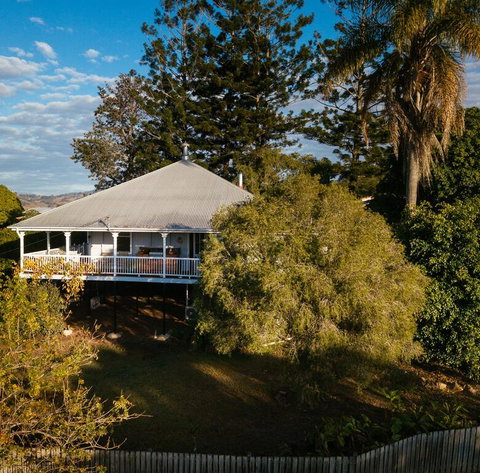 Stunning Queenslander - Accommodation in Bendigo 0