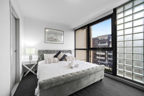 Stylish And Spacious Apt With Double Living Room - Accommodation in Bendigo 2