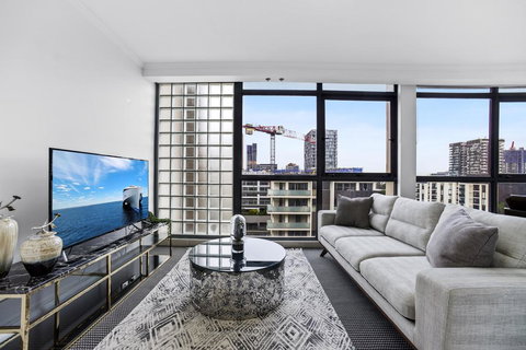 Stylish And Spacious Apt With Double Living Room - Accommodation in Bendigo 1