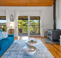 Stylish Renovated Home - Ocean Views - Fireplace - Accommodation in Bendigo
