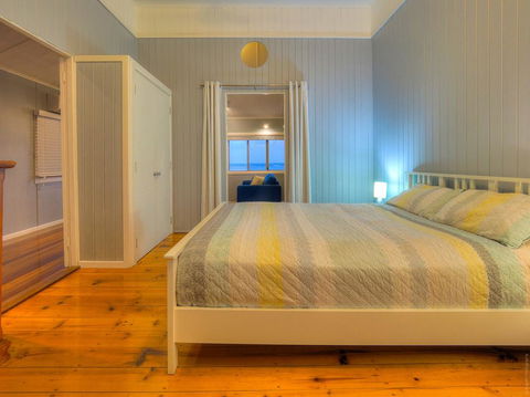 Sublime Beachfront Queenslander On The Esplanade - Accommodation in Bendigo 3