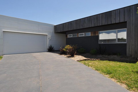 SUNNYSIDE - SURF SIDE - Accommodation in Bendigo 0